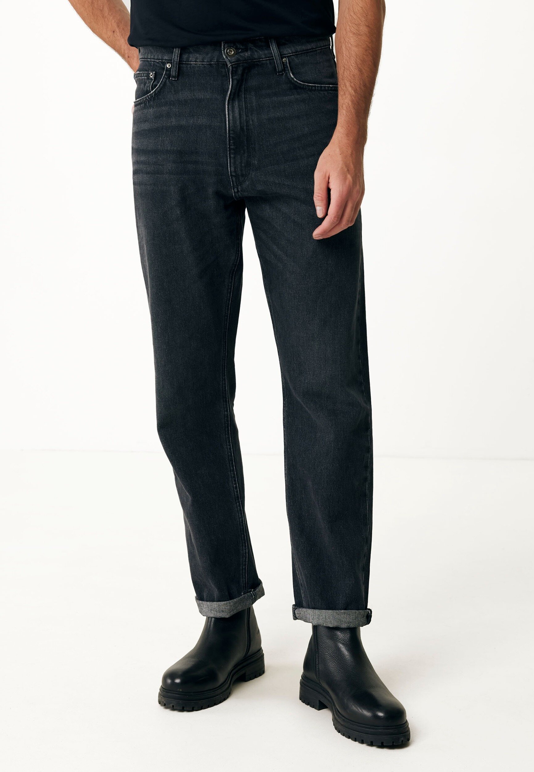 Logan Mid waist / Slim Leg Jeans